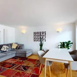 Lovely 2 Bedroom Flat Overlooking Canary Wharf Apartment