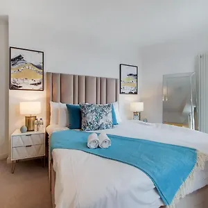 Luxury Three Bed By Excel Apartment