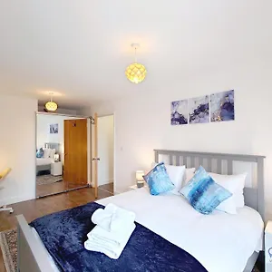 Two Bed Serviced By Docklands Apartment